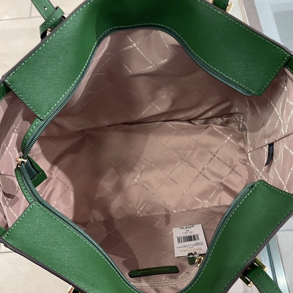 MICHAEL KORS
Gilly Large Saffiano Leather Tote Shoulder Bag
Fern Green
NWT - Picture 7 of 16